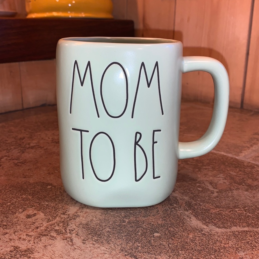 Rae Dunn “Mom To Be” Mug